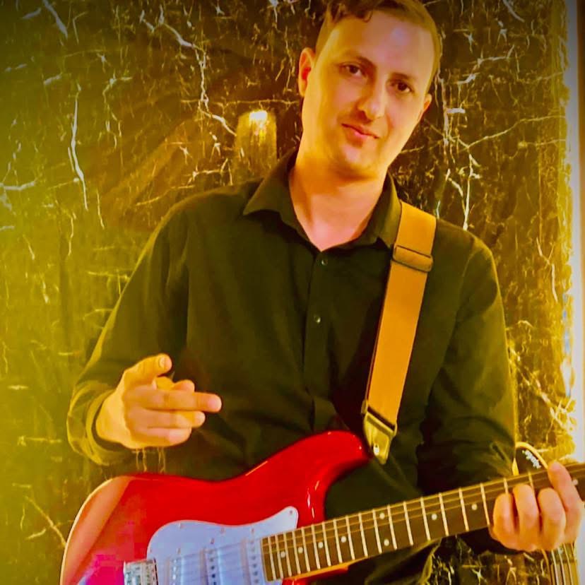 Le Fantome le guitarist